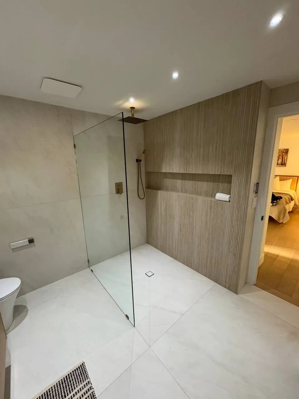 Spacious bathroom — After 3