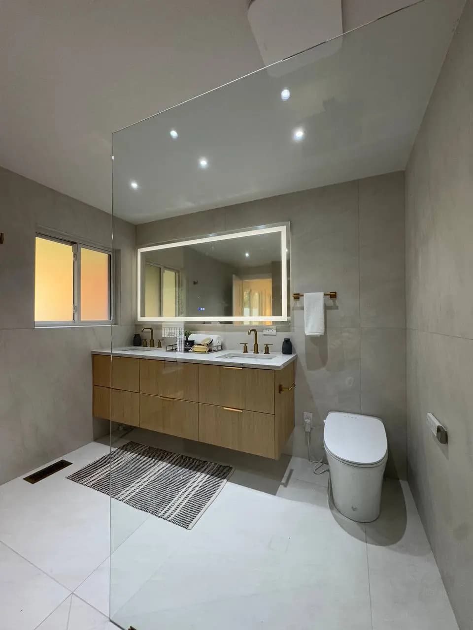 Spacious bathroom